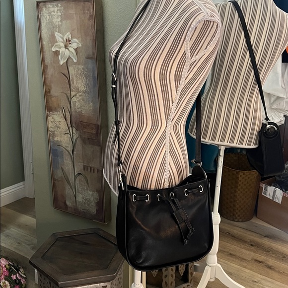 🛑 1 hour sale. Frye Black Leather Shoulder Bag - Picture 3 of 14